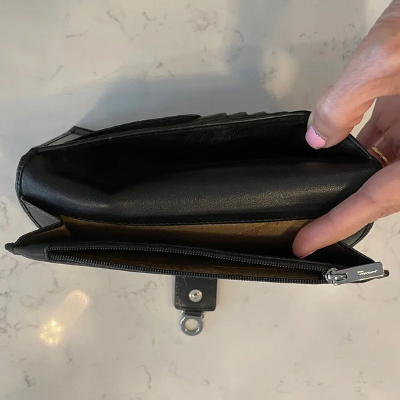 Salvatore Ferragamo Authentic Signature Logo Leather & Nylon Wallet Black Sz OS - Picture 9 of 14